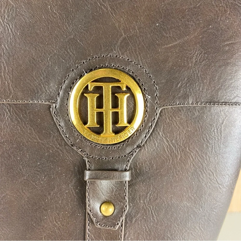 Tommy Hilfiger elegant knee